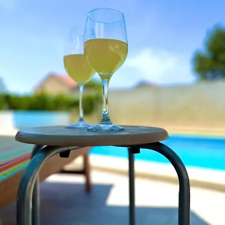 Stone & Sun Retreat With Private Pool