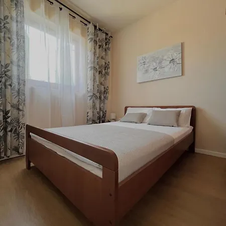 Stone & Sun Retreat With Private Pool Holiday home *