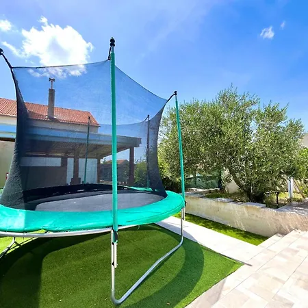 בית נופש Stone & Sun Retreat With Private Pool *