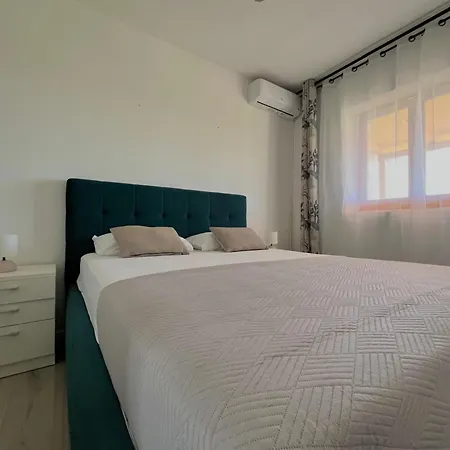 Stone & Sun Retreat With Private Pool *