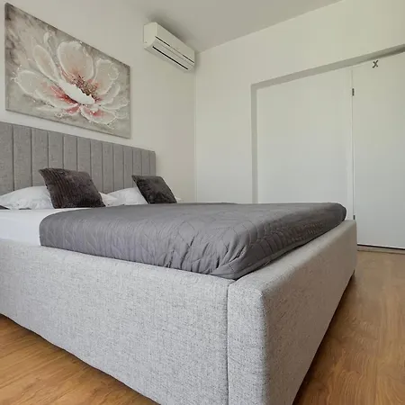 Stone & Sun Retreat With Private Pool Holiday home