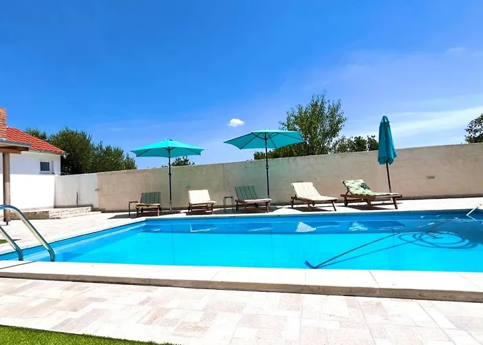 Stone & Sun Retreat With Private Pool