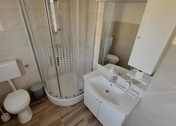 Stone & Sun Retreat With Private Pool Semesterbostad