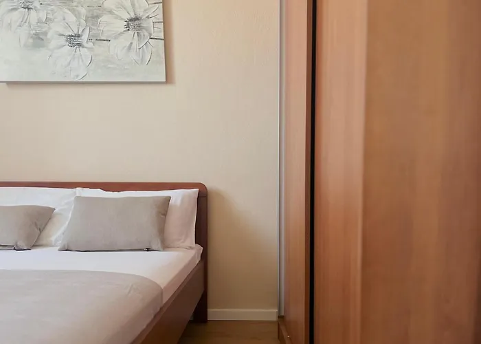 Stone & Sun Retreat With Private Pool Дом отдыха Rupalj