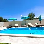 Stone & Sun Retreat With Private Pool