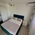 Сasa de vacaciones Stone & Sun Retreat With Private Pool *