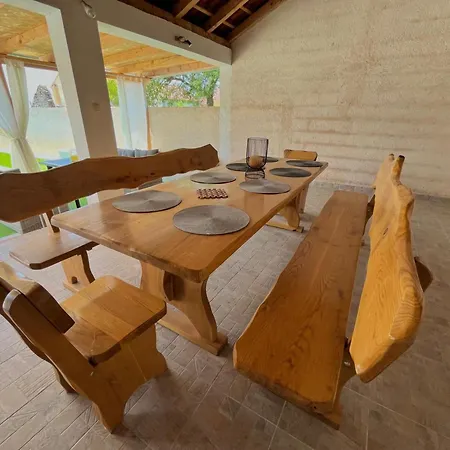 Stone & Sun Retreat With Private Pool Vikendica *