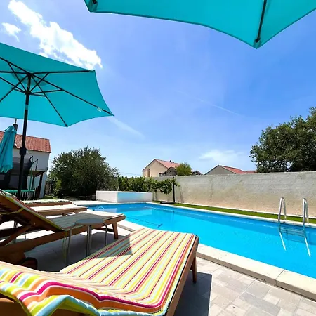 Stone & Sun Retreat With Private Pool Casa de Férias Rupalj