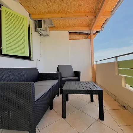 Stone & Sun Retreat With Private Pool *