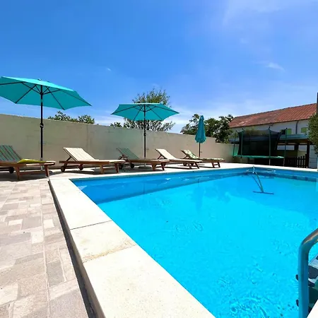 Σπίτι διακοπών Stone & Sun Retreat With Private Pool