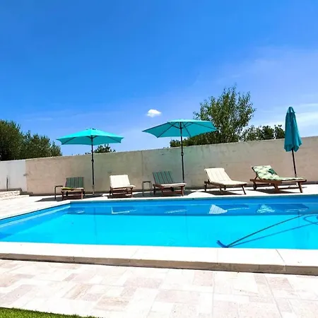 Stone & Sun Retreat With Private Pool