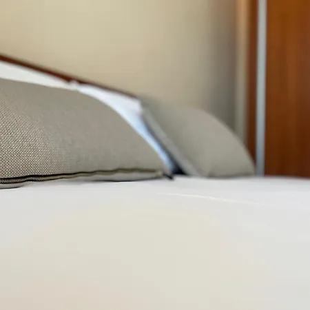 Stone & Sun Retreat With Private Pool 度假居