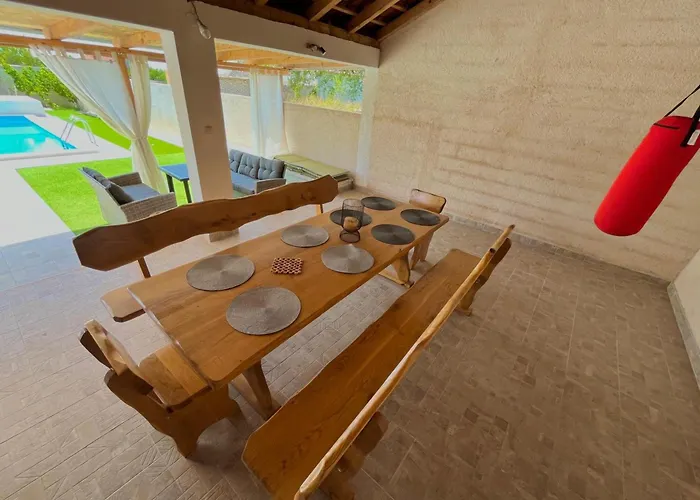 Stone & Sun Retreat With Private Pool Vikendica Rupalj