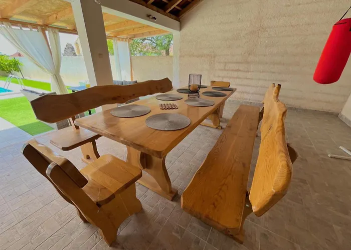 Stone & Sun Retreat With Private Pool Vikendica *