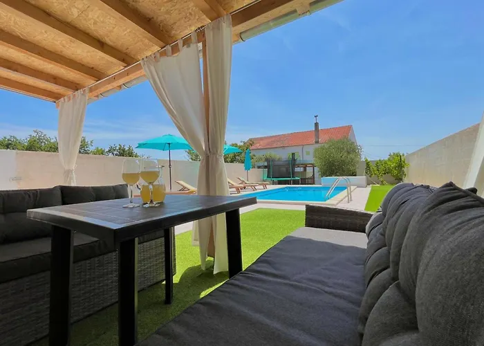 Vikendica Stone & Sun Retreat With Private Pool *