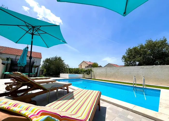 Stone & Sun Retreat With Private Pool Vikendica Rupalj