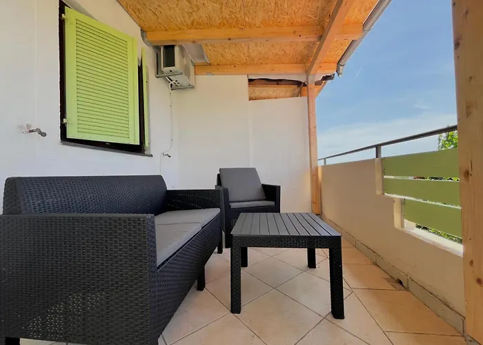 Stone & Sun Retreat With Private Pool *