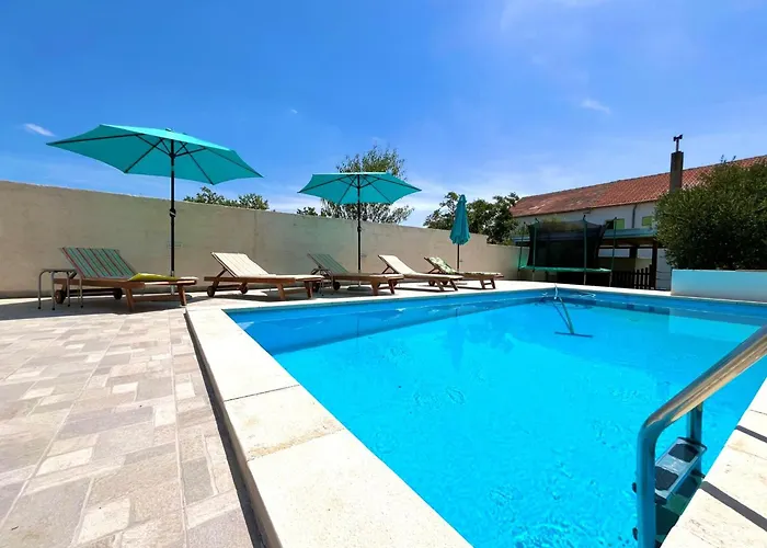 Vikendica Stone & Sun Retreat With Private Pool