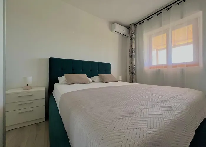 Stone & Sun Retreat With Private Pool *