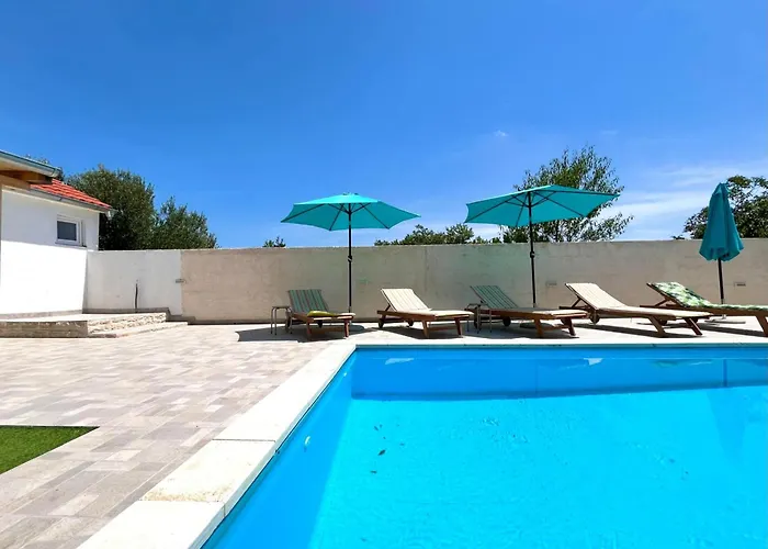 Stone & Sun Retreat With Private Pool Vikendica