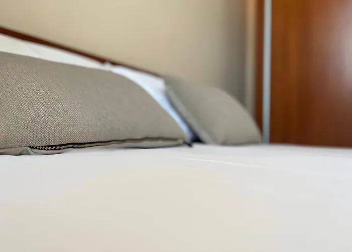 Stone & Sun Retreat With Private Pool Vikendica